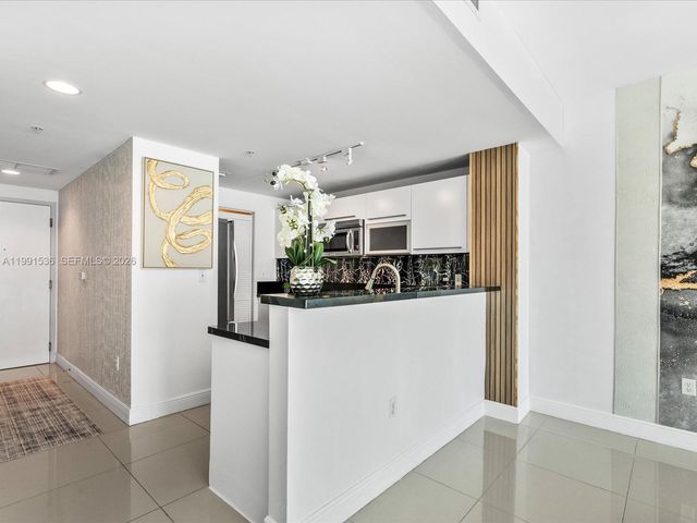 244 Biscayne Blvd 1605, Miami, FL 33132