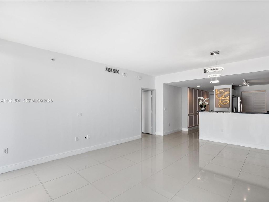 Image 12 of property listing at 244 Biscayne Blvd 1605, Miami, FL 33132