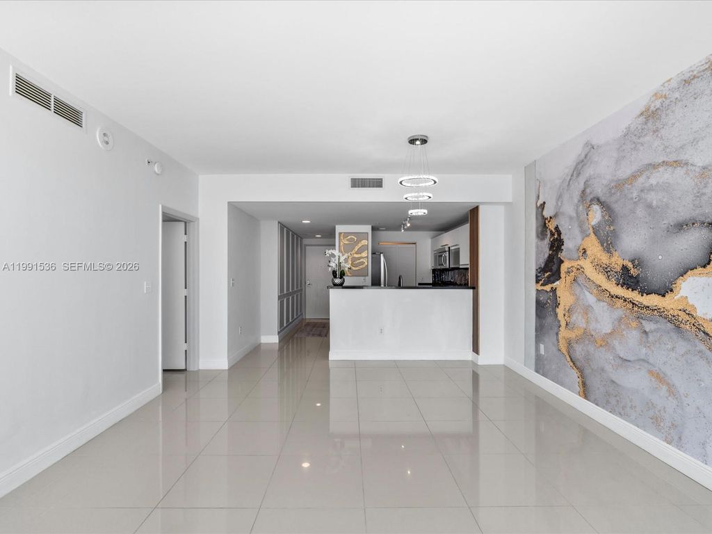 Image 13 of property listing at 244 Biscayne Blvd 1605, Miami, FL 33132