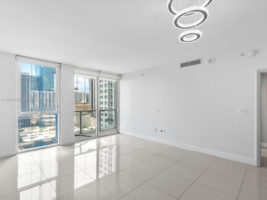 Image 15 of property listing at 244 Biscayne Blvd 1605, Miami, FL 33132