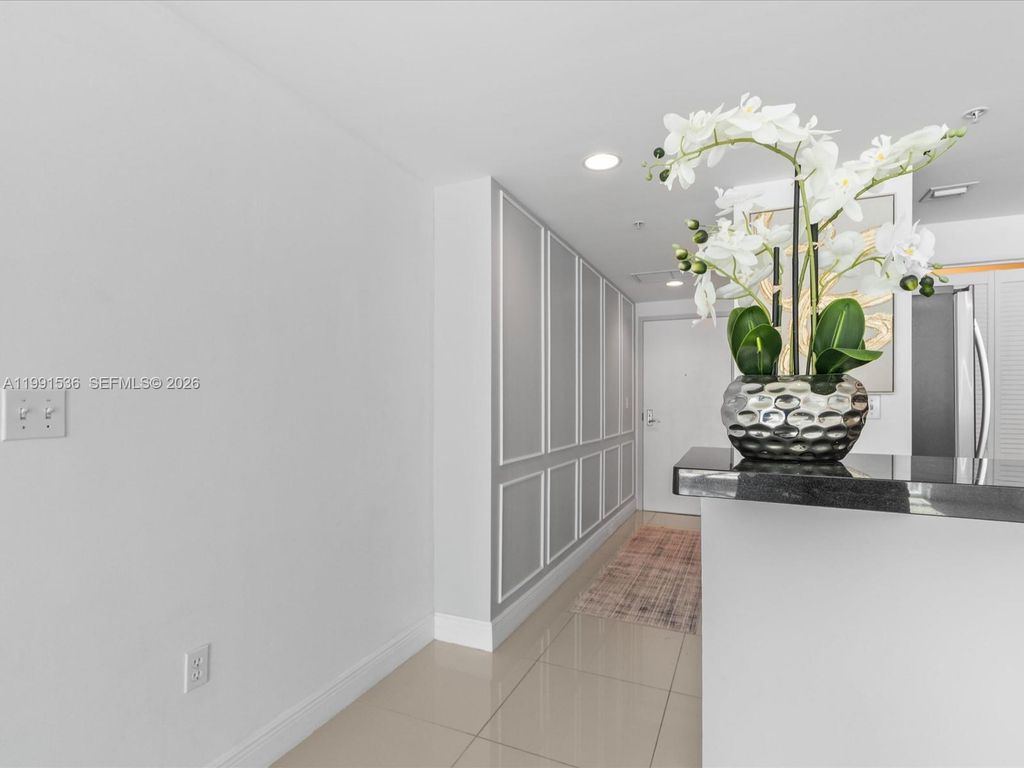 Image 16 of property listing at 244 Biscayne Blvd 1605, Miami, FL 33132