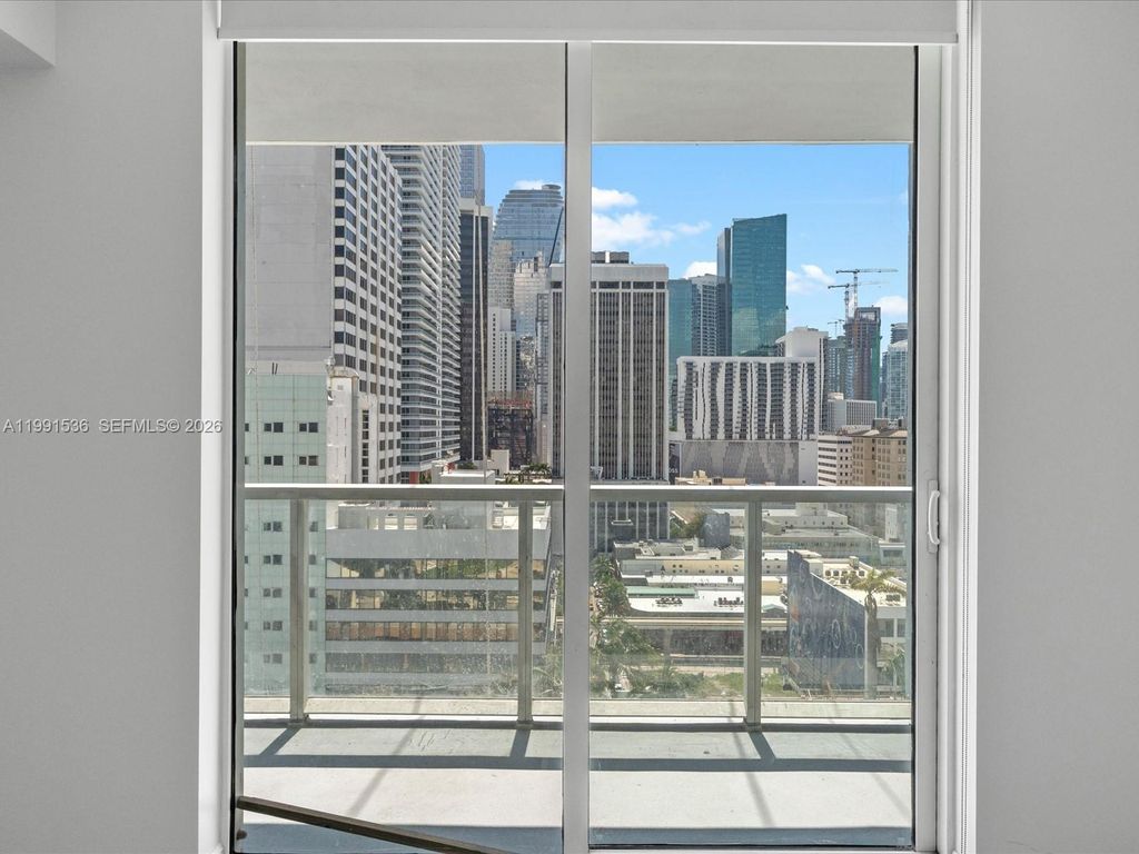 Image 23 of property listing at 244 Biscayne Blvd 1605, Miami, FL 33132