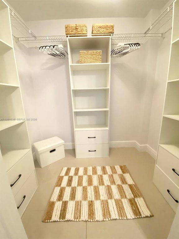 Image 26 of property listing at 244 Biscayne Blvd 1605, Miami, FL 33132