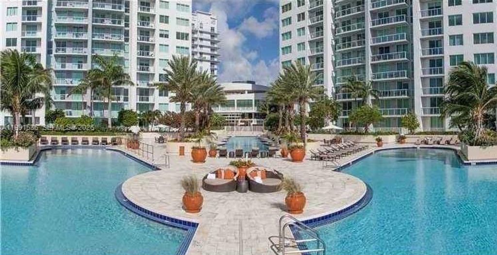 Image 33 of property listing at 244 Biscayne Blvd 1605, Miami, FL 33132