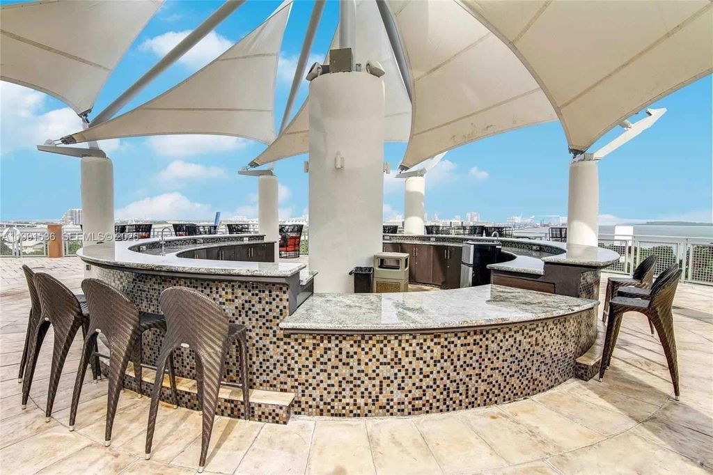 Image 35 of property listing at 244 Biscayne Blvd 1605, Miami, FL 33132