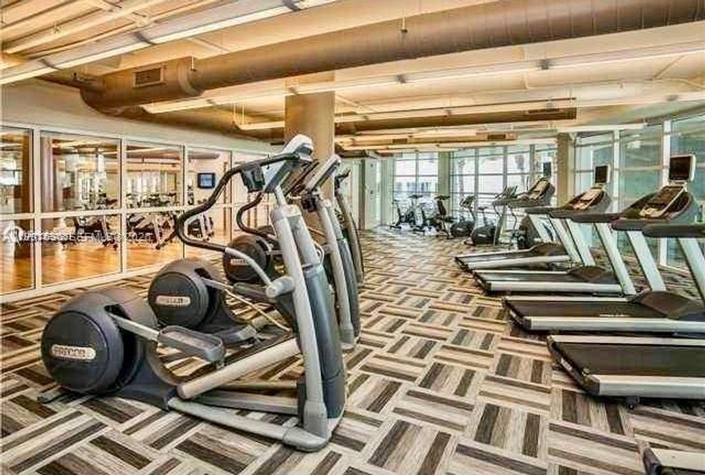 Image 38 of property listing at 244 Biscayne Blvd 1605, Miami, FL 33132