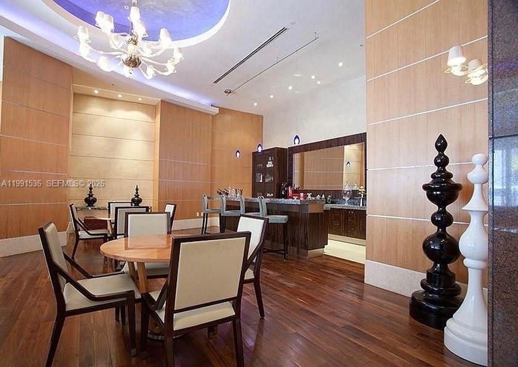 Image 42 of property listing at 244 Biscayne Blvd 1605, Miami, FL 33132