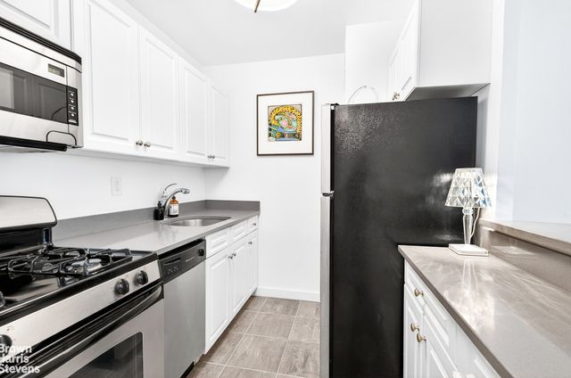 520 E 72nd St Apt 3G, New York City, NY 10021
