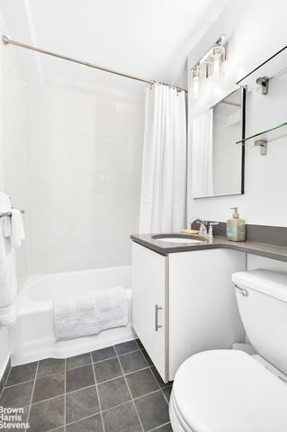 520 E 72nd St Apt 3G, New York City, NY 10021