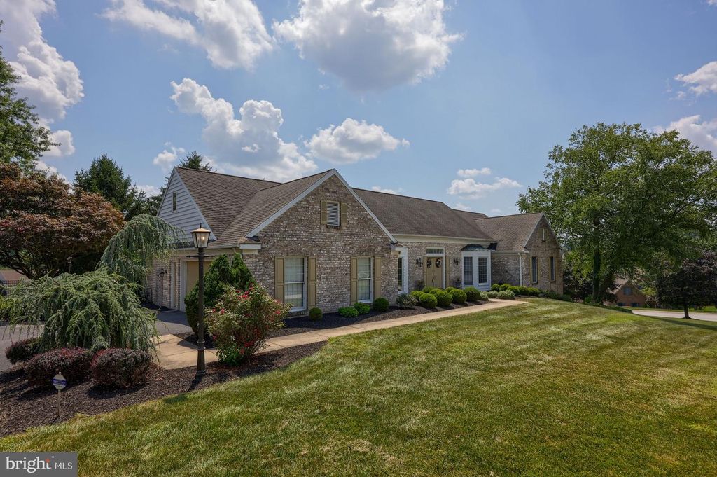 980 LEEWARD CT, York, PA 17403