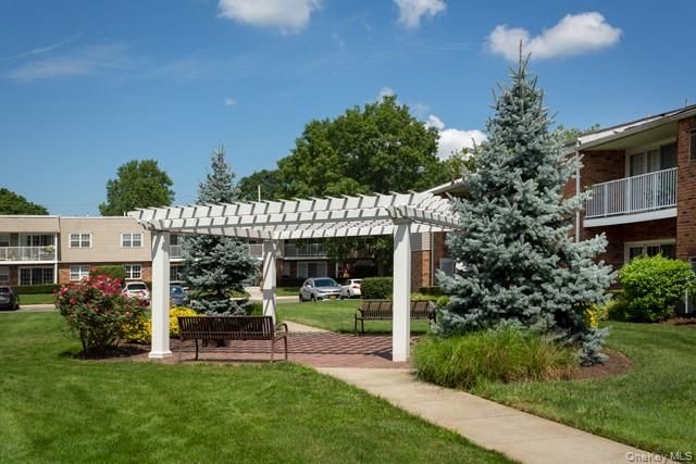 5 Westwood Drive 06, Westbury, NY 11590