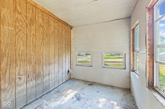 9577 N Crawford Street, Knightsville, IN 47857