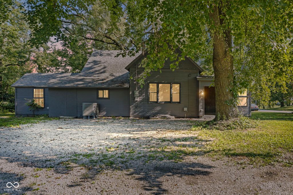 9577 N Crawford Street, Knightsville, IN 47857