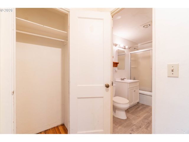 2749 HILYARD St, Eugene, OR 97405