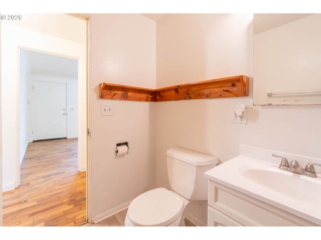 2749 HILYARD St, Eugene, OR 97405