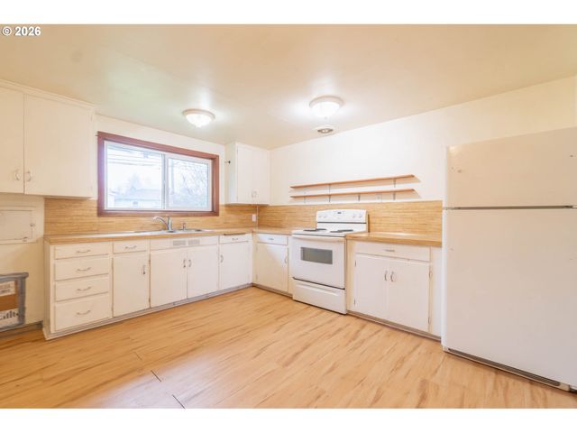 2749 HILYARD St, Eugene, OR 97405