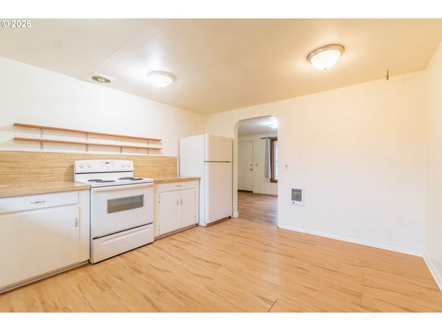 2749 HILYARD St, Eugene, OR 97405