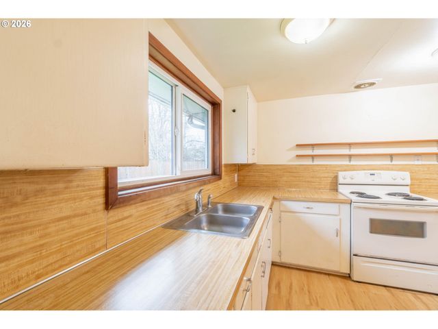 2749 HILYARD St, Eugene, OR 97405