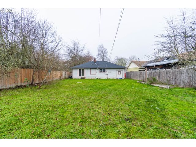 2749 HILYARD St, Eugene, OR 97405