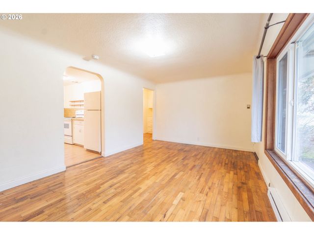 2749 HILYARD St, Eugene, OR 97405