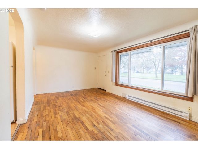 2749 HILYARD St, Eugene, OR 97405