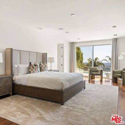 8954 ST IVES Drive, Los Angeles, CA 90069
