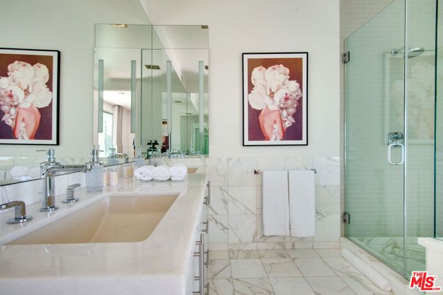 8954 ST IVES Drive, Los Angeles, CA 90069