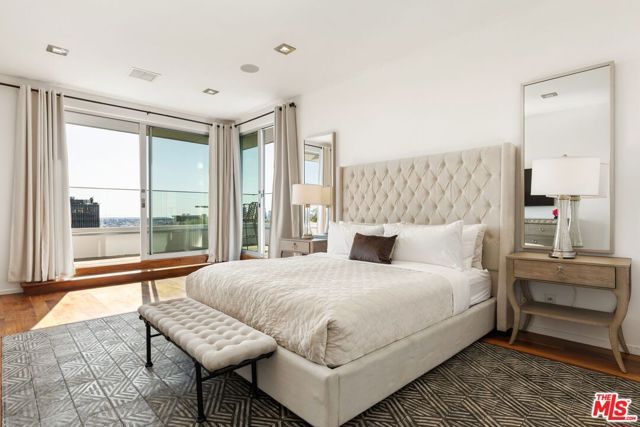 8954 ST IVES Drive, Los Angeles, CA 90069
