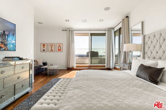 8954 ST IVES Drive, Los Angeles, CA 90069