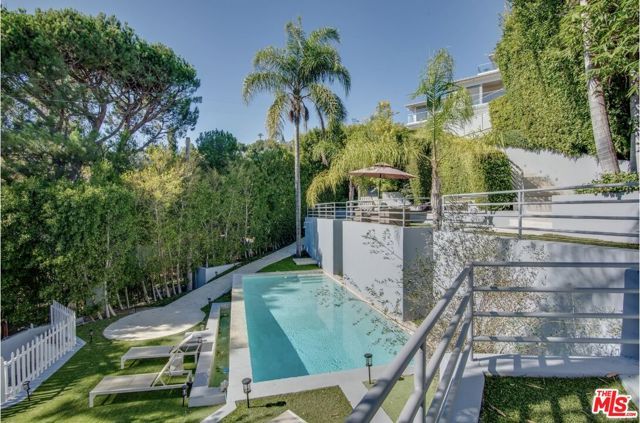 8954 ST IVES Drive, Los Angeles, CA 90069