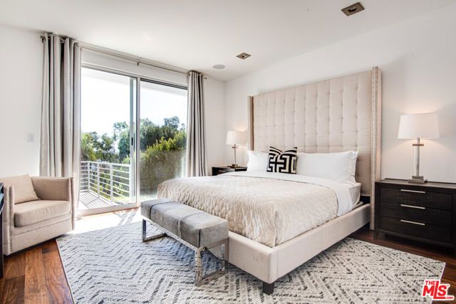 8954 ST IVES Drive, Los Angeles, CA 90069