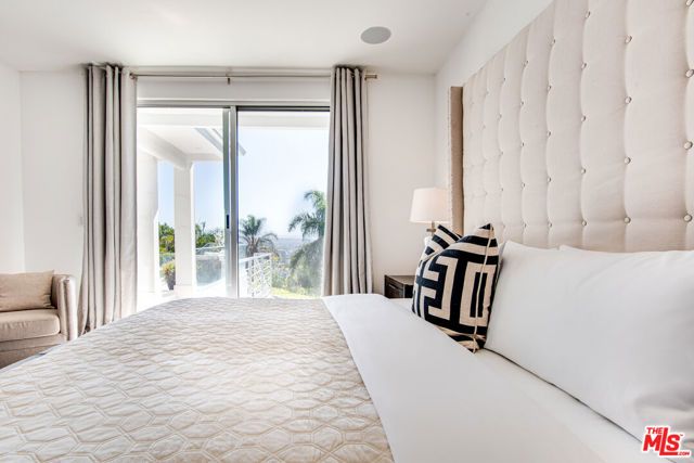 8954 ST IVES Drive, Los Angeles, CA 90069