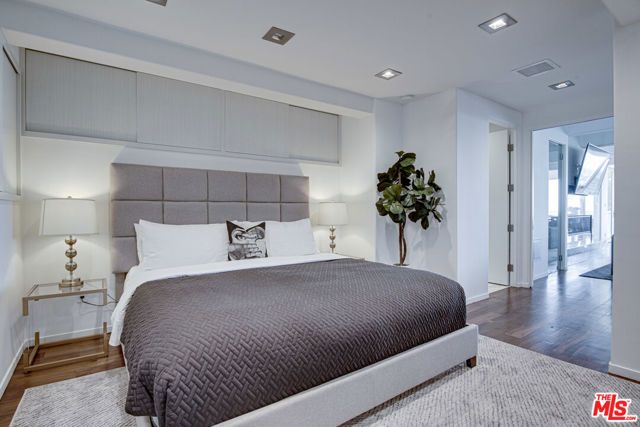 8954 ST IVES Drive, Los Angeles, CA 90069