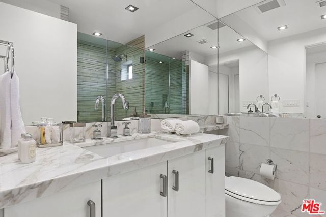 8954 ST IVES Drive, Los Angeles, CA 90069