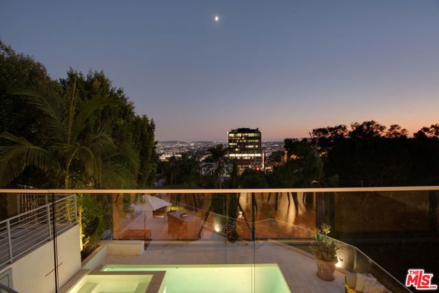 8954 ST IVES Drive, Los Angeles, CA 90069