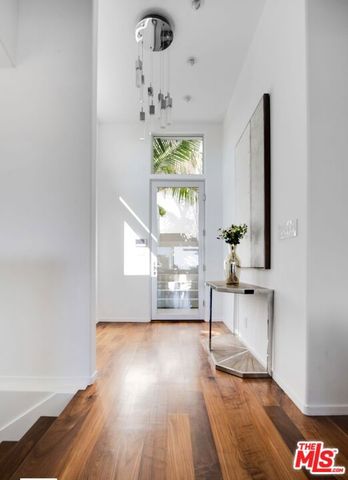 8954 ST IVES Drive, Los Angeles, CA 90069