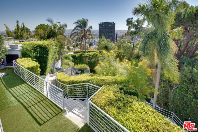 8954 ST IVES Drive, Los Angeles, CA 90069
