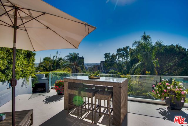 8954 ST IVES Drive, Los Angeles, CA 90069