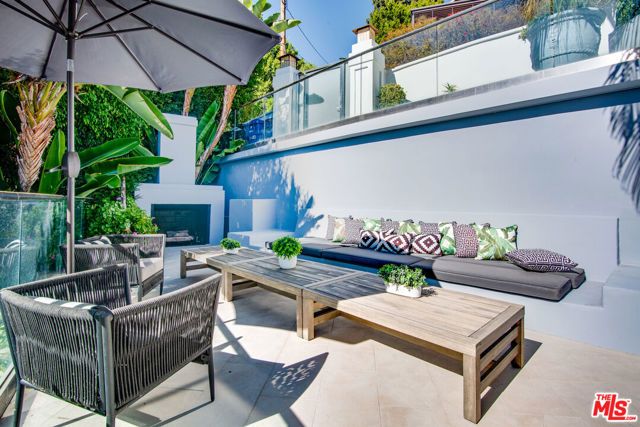 8954 ST IVES Drive, Los Angeles, CA 90069