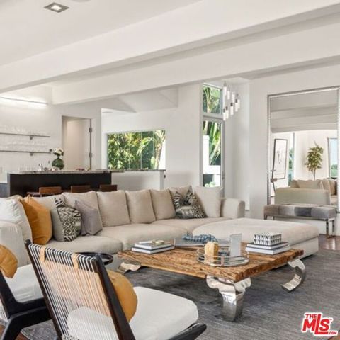 8954 ST IVES Drive, Los Angeles, CA 90069