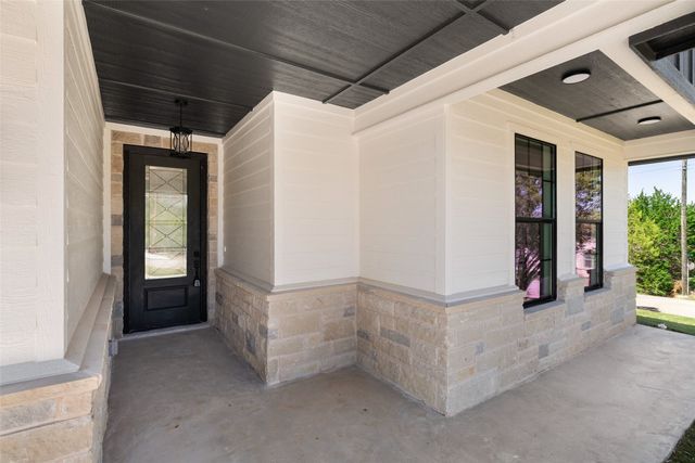 2418 Beverly Drive, Granbury, TX 76048