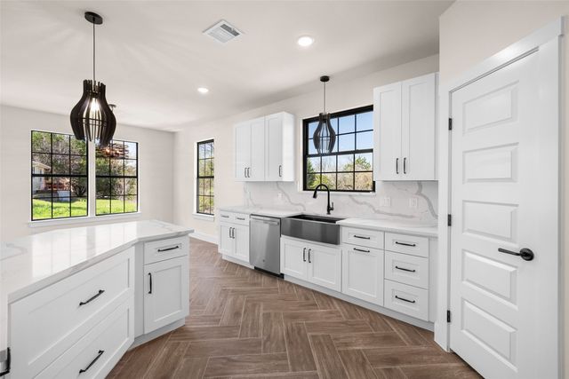 2418 Beverly Drive, Granbury, TX 76048