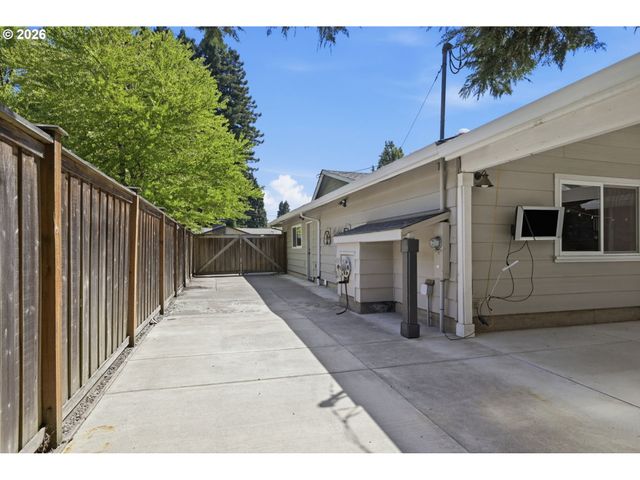 2171 BIRCHWOOD Ave, Eugene, OR 97401