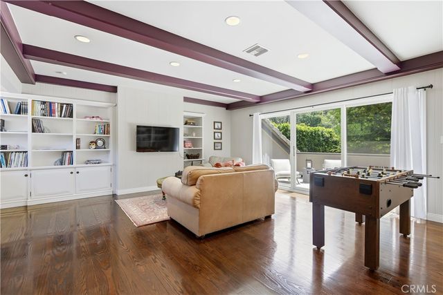 15946 Woodvale, Encino, CA 91436