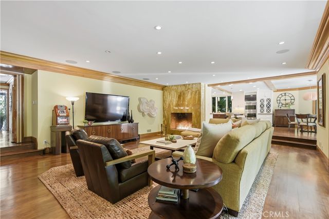 15946 Woodvale, Encino, CA 91436