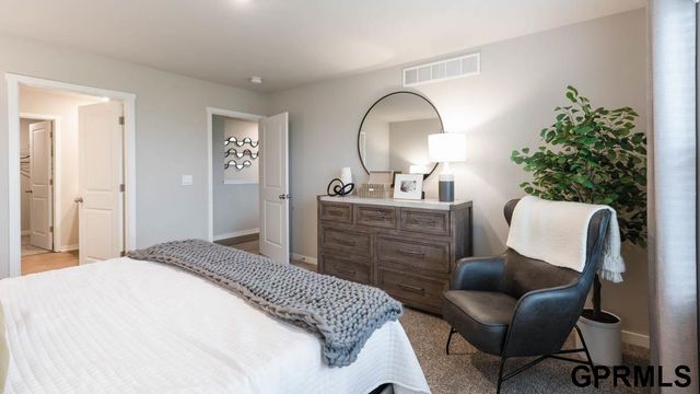 13632 Summit Street, Omaha, NE 68142
