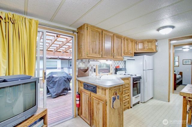 22 Wilderness Way, Deming, WA 98244