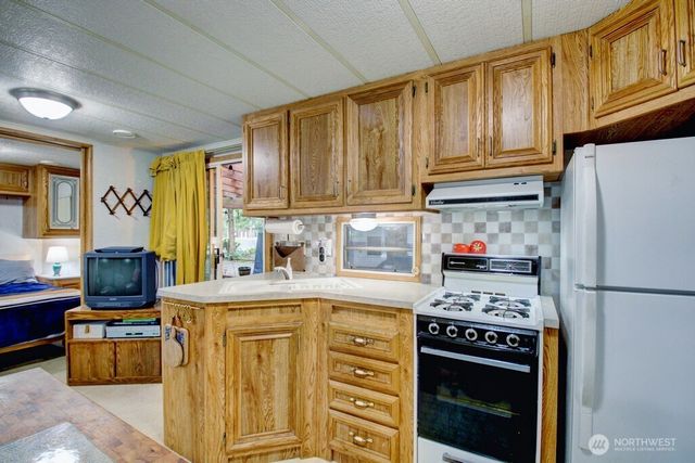22 Wilderness Way, Deming, WA 98244