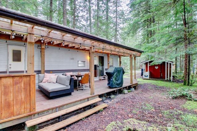 22 Wilderness Way, Deming, WA 98244
