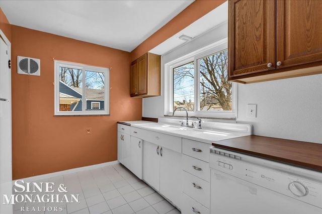 22616 Madison Street, Saint Clair Shores, MI 48081